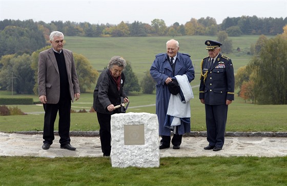 Odhalení symbolického základního kamene pomníku letcm Josefu Horákovi a Josefu...