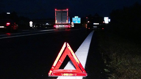 Hromadná nehoda sedmi aut na dálnici D8 ve smru na Prahu (16.10)