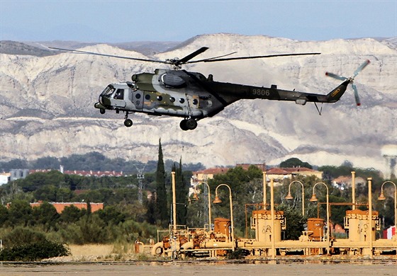 Vrtulník Mi-171 eských vzduných sil na cviení Trident Juncture ve panlsku