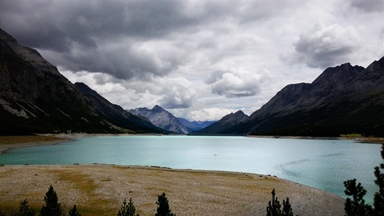 40 km cesta ze výcarského Ofenpassu do Livigna. Doslova pes hory a doly. Lago...