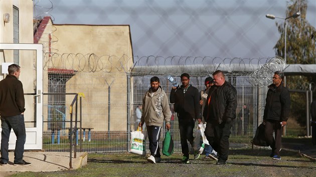 Zazen pro uprchlky v Drahonicch na Lounsku pijalo prvn cizince 12. jna 2015