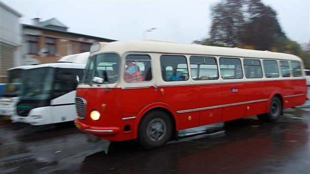 Autobus do Prahy na ministerstvo vyjel asn rno.