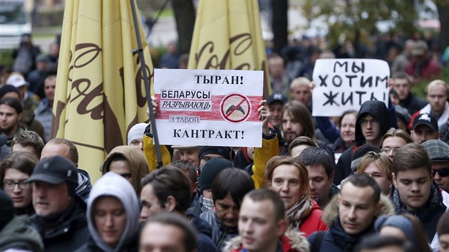 Do ulic vyli v sobotu na protest proti vldci Bloruska lenov opozice (10. jna 2015)