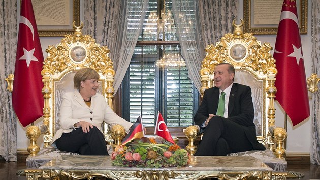 Nmeck kanclka Angela Merkelov pi jednn s tureckm prezidentem Tayyipem Erdoganem (18. jna 2015)