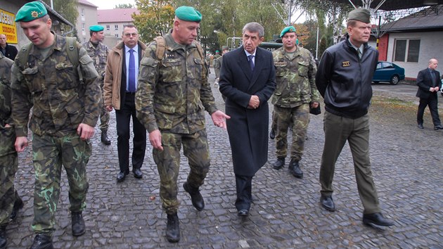 Ministr financí Andrej Babiš (ANO) u 73. tankového praporu v Přáslavicích