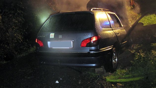 Nehoda a nsledn por dvou aut v Bojkovicch na Uherskohradisku. (17. 10. 2015)