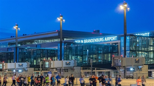 Letit Berln Brandenburg (BER) je prakticky hotov, kvli problmm s protiporn ochranou ho vak u roky nen mon otevt. Na ploe se proto podaj teba non beck zvody.