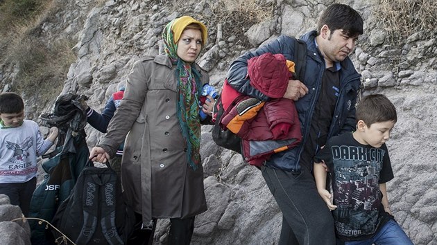 Afghnt uprchlci dorazili na eck Lesbos (12. jna 2015).