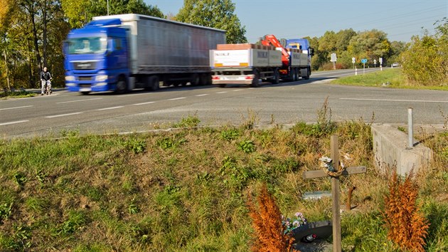 Nebezpená kiovatka na silnici I/11 mezi Tebechovicemi a Krovicemi.