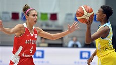 Pinar Demiroková z Kayserisporu brání Danielle Robinsonovou z USK Praha. Pinar Demiroková z Kayserisporu brání Danielle Robinsonovou z USK Praha.