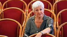 Kamila Moučková ve společenském sále lázeňského hotelu Radium Palace, kde je na... Kamila Moučková ve společenském sále lázeňského hotelu Radium Palace, kde je na...