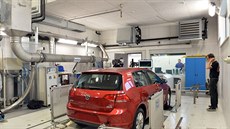 V Roztokách u Prahy se testovaly 13. října nový VW Golf i Škoda Superb... V Roztokách u Prahy se testovaly 13. října nový VW Golf i Škoda Superb...