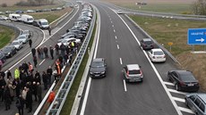 Celkový pohled na slavnostní otevení nové typroudé silnice mezi Ostravou a...