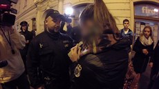 Policie kontrolovala nalévání alkoholu mladistvým.