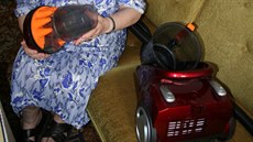 Tato žena si koupila na jedné předváděcí akci v Ostravě vysavač. Když ho... Tato žena si koupila na jedné předváděcí akci v Ostravě vysavač. Když ho...