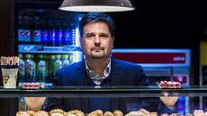 Zoltán Ambrovics, jednatel Minitu. Zoltán Ambrovics, jednatel Minitu.