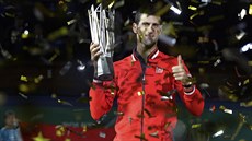 JSEM JEDNIČKA. Novak Djokovič slaví triumf na turnaji v Šanghaji. JSEM JEDNIČKA. Novak Djokovič slaví triumf na turnaji v Šanghaji.