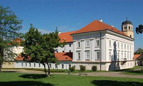 Za 10 K si prohlédnete vechny stálé expozice Muzea Podblanicka na zámku ve...