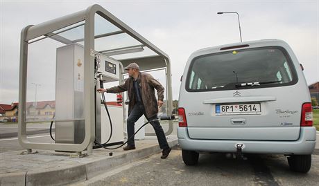 Plán ministerstva poítá se stavbami 300 plniek na plyn, stovka z nich má být ale neveejných.