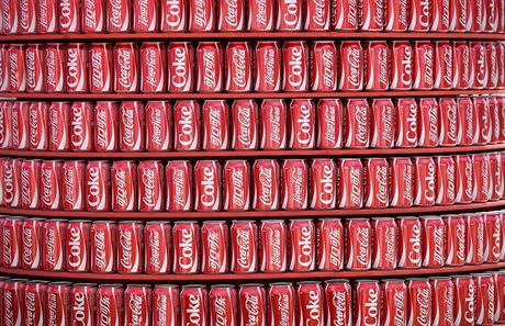 Coca-Cola má ve stedoevropském regionu v okruhu 330 kilometr est výrobních závod, z toho jeden je v Praze.
