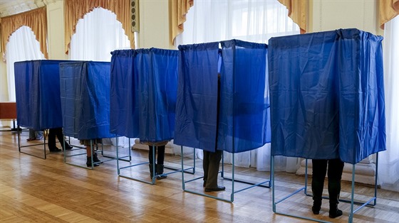 Ukrajina volí v komunálních volbách. (25. íjna 2015)
