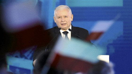 éf strany Právo a Spravedlnost Jaroslaw Kaczynski hovoí na pedvolebním...