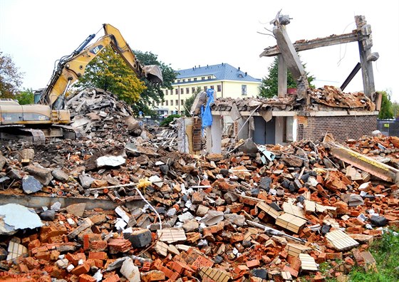 Demolice bývalého pavilonu D Ústední vojenské nemocnice ve Steovicích (20....