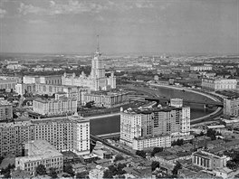 Snímky z roku 1960 a 2015 nejlépe ukazují promnu Moskvy za 55 let. Na snímku...