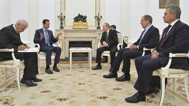 Syrsk prezident Bar Asad (vlevo) na nvtv u ruskho prezidenta Vladimira Putina v Moskv. (21. jna)