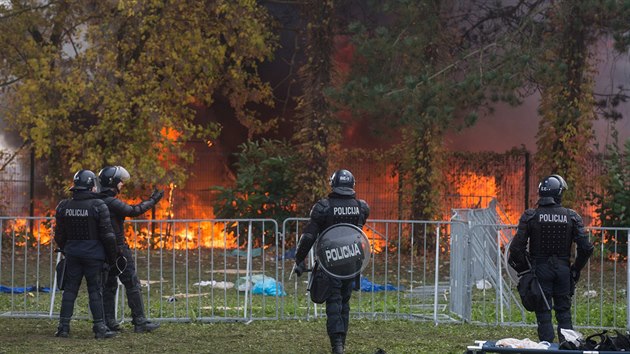 Por v slovinskm uprchlickm tboe u msta Breica (21. jna 2015)