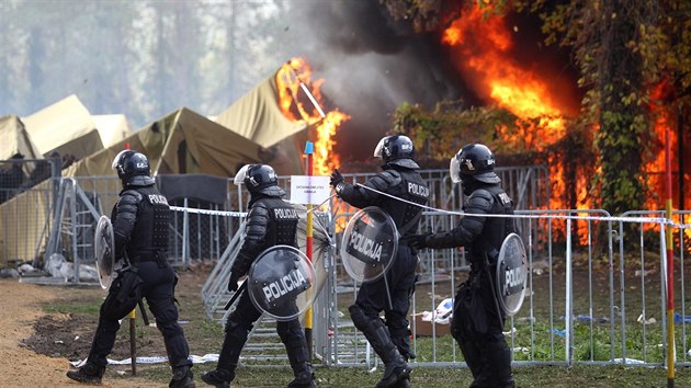 Por v slovinskm uprchlickm tboe u msta Breica (21. jna 2015)