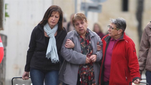 Pi nehod autobusu u francouzsk obce Puisseguin zahynulo nejmn 42 lid (23. jna 2015)
