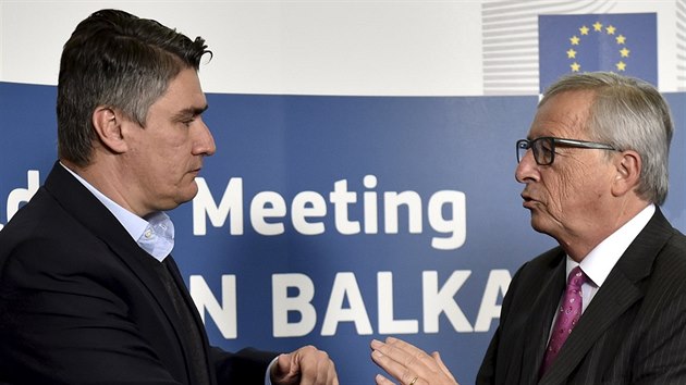 Chorvatsk premir Zoran Milanovi s Jean-Claudem Junckerem (25. jna 2015)