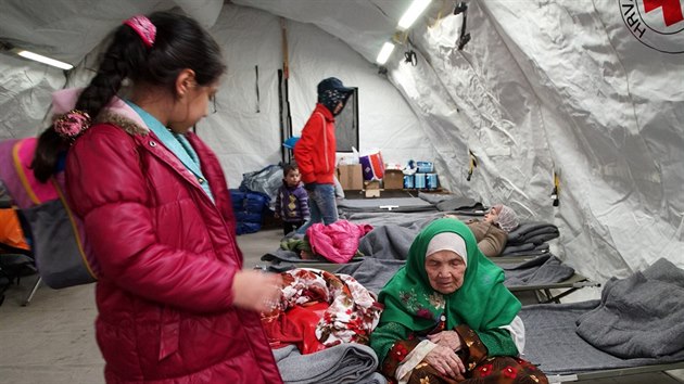 Bibihal Uzbakov. Ve svch 105 letech a pila s rodinou z afghnskho Kunduzu (27. jna 2015).