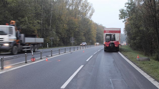 Na silnici slo 48 nedaleko Novho Jina bouralo kvli rezerv vypadl z kamionu sedm aut.