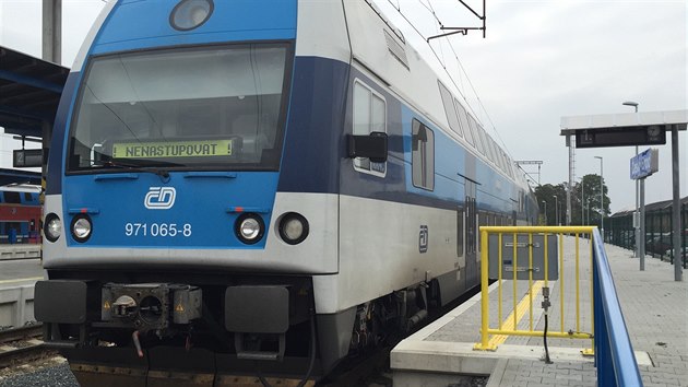 Na vlakovm ndra v eskm Brod dolo ke stetu vlaku s dvkou (22.10.2015).
