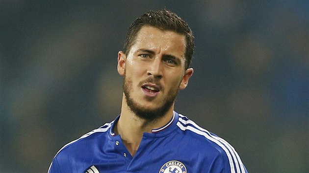 NEDOTAEN AKCE. Zlonk Eden Hazard z Chelsea po anci, kterou jeho tm nedothl.