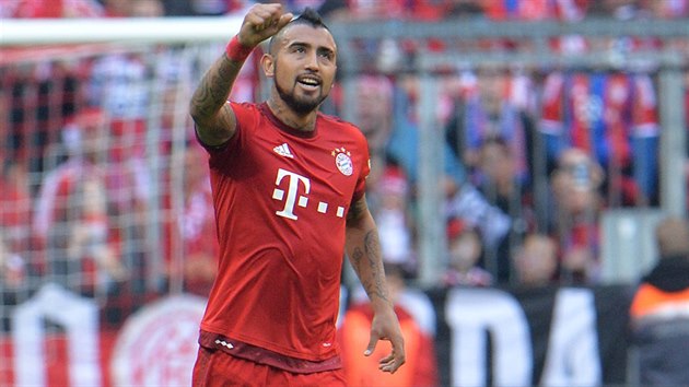 Arturo Vidal z Bayernu Mnichov a jeho glov oslava v duelu proti Kolnu nad Rnem