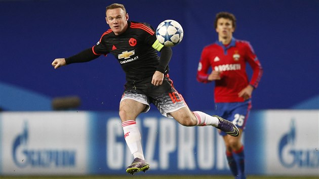 RUD BEL V ERNM. Wayne Rooney z Manchesteru United na hiti CSKA Moskva.