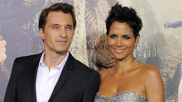 Olivier Martinez a Halle Berry (Los Angeles, 24. jna 2012)