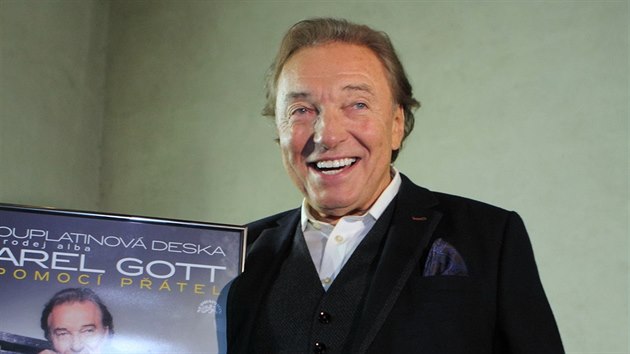 Karel Gott na ktu svho CD s duety (9. jna 2015)