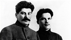 Sergej Kirov (vpravo) a Josif Stalin na archivním snímku.