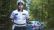 Policisté zapózovali pro MF DNES v nových uniformách u Mníku pod Brdy.