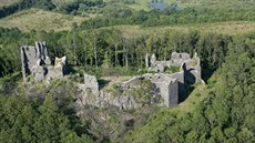 Monumentální hrad Šumburk nad Kláštercem nad Ohří je popisován jako pustý od... Monumentální hrad Šumburk nad Kláštercem nad Ohří je popisován jako pustý od...