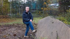 „První drtič kamene stojí zhruba padesát metrů od nejbližšího domu,“ říká autor... „První drtič kamene stojí zhruba padesát metrů od nejbližšího domu,“ říká autor...
