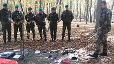 Špotkáková, Veselý, a Svoboda absolvují pravidelný vojenský výcvik Špotkáková, Veselý, a Svoboda absolvují pravidelný vojenský výcvik