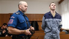 Ivo Kaňok v soudní síni Krajského soudu v Ostravě, kde se zpovídá z ubodání... Ivo Kaňok v soudní síni Krajského soudu v Ostravě, kde se zpovídá z ubodání...