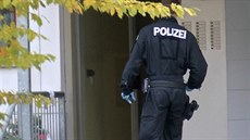 Policie prohledává byt jednoho z extremistů podezřelých z přípravy útoku na... Policie prohledává byt jednoho z extremistů podezřelých z přípravy útoku na...