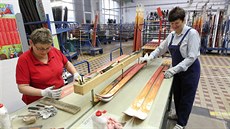 Výroba lyí ve Sportenu Nové Msto na Morav.