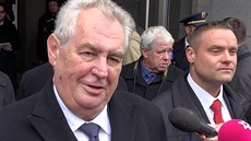 Díky za volná místa, vzkázal Zeman rektorům, kteří nejdou na Hrad. Díky za volná místa, vzkázal Zeman rektorům, kteří nejdou na Hrad.